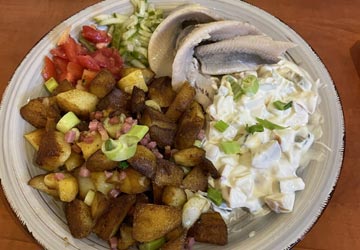 Fredys Eck Matjes mit Bratkartoffeln